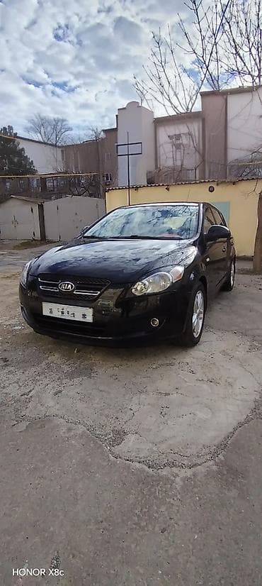 Motonəqliyyat: Kia cee’d hatchback - Kuzov: 5 qapılı hatchback, qara rəng - — 5