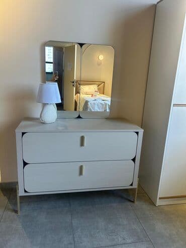 трюмо с зеркалом: С зеркалом — 1