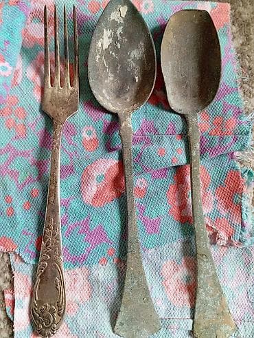 Məhsul: Antik süfrə dəsti (3 ədəd) Təsvir: - 1 ədəd bəzəkli çəngəl və