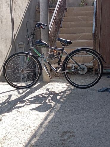 Benzin mühərrikli bu velosiped gündəlik gediş-gəliş və ya uzun