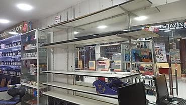 Mağazada arenaya yer verilir.Metro X.Dostlugu Laçın ticarət mərkəzi — 2
