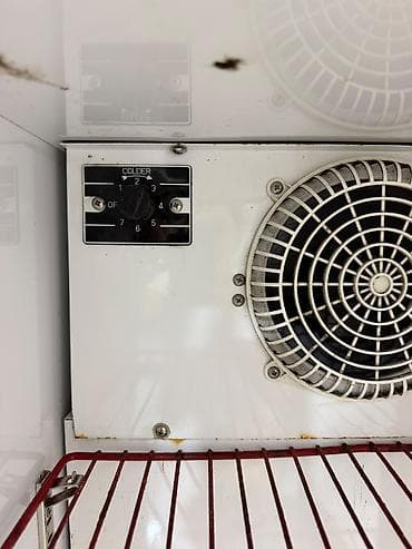 Sanden Intercool vitrin soyuducu. - Şüşə ön qapılı, qırmızı korpus - — 5