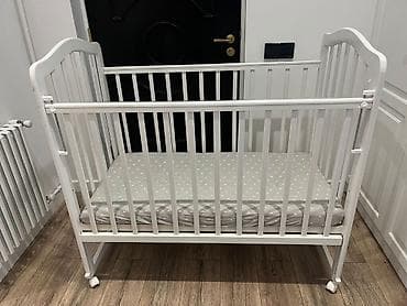 Oğlan və qız üçün, Dördbucaq, Beşik, Dəstsiz, Matras ilə, Yellənmə mexanizmsiz