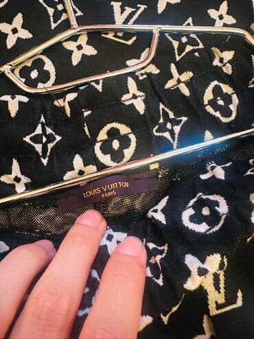 klassik geyim: Louis Vuitton firmasının qara rəngdə, ağ naxışlı dəsti. Parisdən 900€ — 3