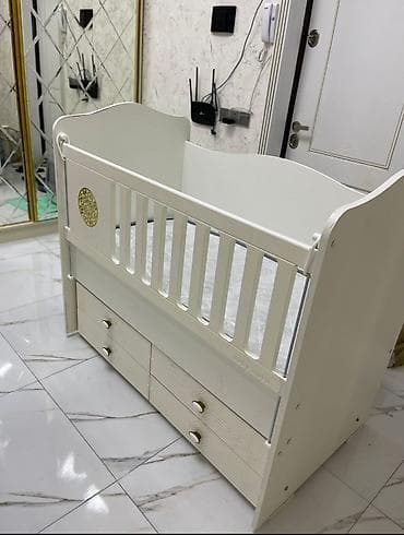 Oğlan və qız üçün, Beşik, Dəstsiz, Matras ilə, Yellənmə mexanizm ilə