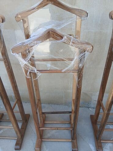 вешалка для брюк и рубашек напольная: Bu, paltarların səliqəli saxlanması üçün nəzərdə tutulmuş taxta — 11