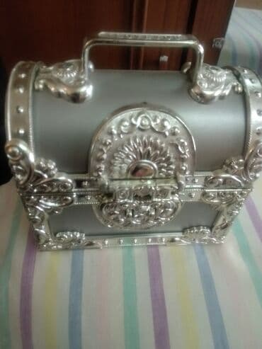 qaşlı çanta: Qızıl əşyalarini qoymaq üçün Mücrü.Gumüşü renqdadir.Ev malıdır Çox — 1