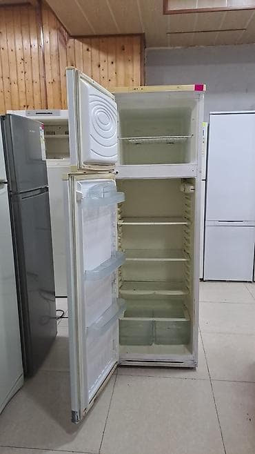 İki qapılı soyuducu, üst kamera – dondurucu, alt kamera – soyutma
