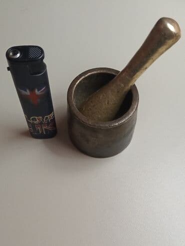 metbex ucun qab qacaq: BuKiçik, dairəvi dəstəyi olan ədviyyat əzən dəst və qabdan ibarətdir — 2