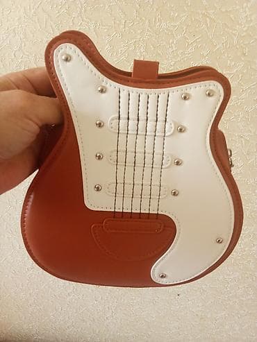 gitara klasik: Mövzu: Musiqi aləti formalı uşaq çantaları (2 model) Təsvir: - — 2