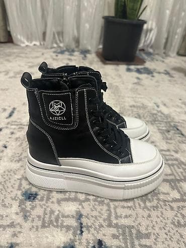 krosofka: Yeni kimidir. Sadəcə 1 dəfə geyinilib. 30 manata alınıb, 20 manata — 3