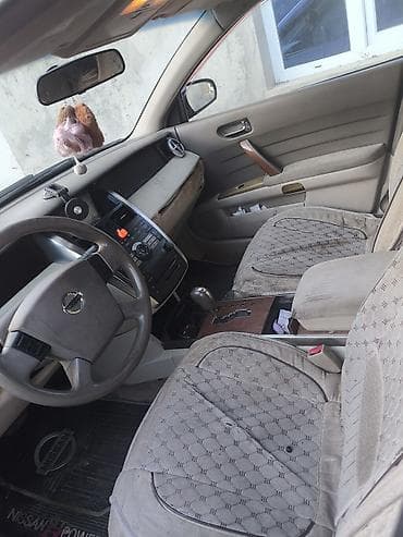 cd disklər: Nissan Teana – gümüşü sedan Xüsusiyyətlər: - Korpus: 4 qapılı sedan — 4