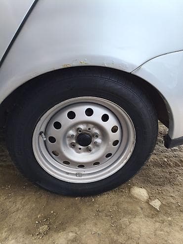 4 bolt 16 disk teker: Satılır: Gümüş rəngli sedan - Korpus: 4 qapılı sedan, gümüş rəng - — 10
