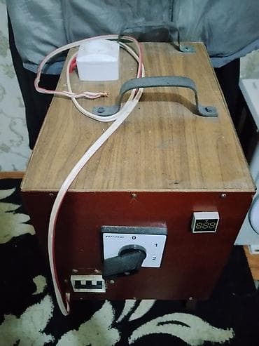 Gərginlik tənzimləyicisi / stabilizator aparat - Taxta korpusda