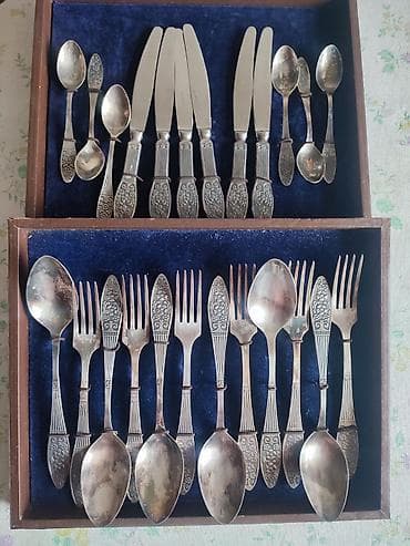 bicaq sekilleri: Klassik stolüstü dəst – gümüşü rəngli süfrə ləvazimatları və şüşə — 1