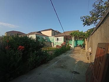 gencede ev: Qaraçuxur qəs. 4 otaqlı, 120 kv. m, Kredit yoxdur, Orta təmir — 5
