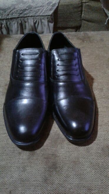 Kishi ucun ayaqqabi satılır tezedi temiz deridi razmer 40 qiymeti 40