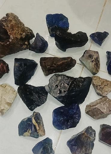 Salam akvariumdan çıxma tebi rəngli daşlar ve dekor hamısına 20 AZN