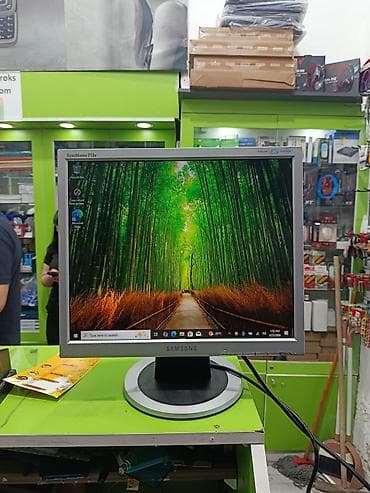 Kamera Qoşmaq üçün Monitor. Samsung 17 inç. Vga və Pover kabeli