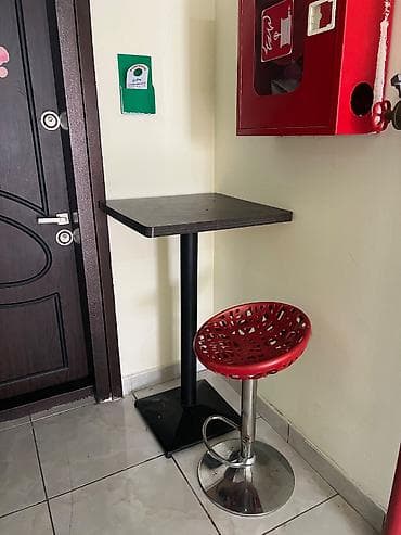 Bar masası və hündür bar taburesi dəsti - Masa: kvadrat üstlü lalafo.az -da Bar masası və hündür bar taburesi dəsti - Masa: kvadrat üstlü