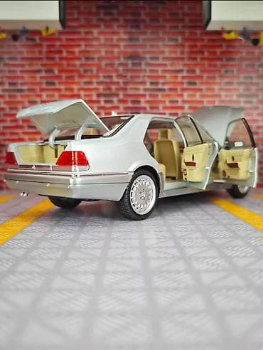 Kitablar və jurnallar: Metaldan yığılmış kolleksiya modeli – klassik sedan (1:18 miqyaslı) — 4