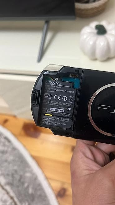 Sony PSP-3004 portativ oyun konsolu - Model: Sony PSP-3004