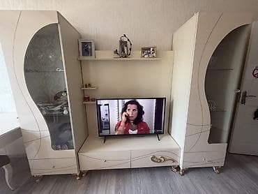 Qonaq otağı üçün vitrinli TV stendi dəsti - Rəng: krem/ivori, zərif — 2