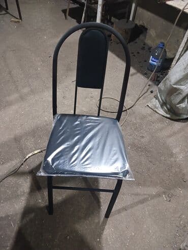 Masalar: Metall karkaslı stullar - Çərçivə: qara rəngli, möhkəm metal — 8