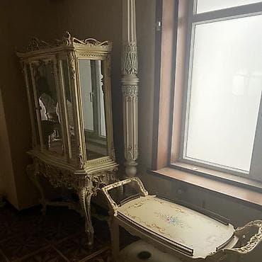ustol: İşlənmiş, Jurnal masası, Dolab, Masa və oturacaqlar, İtaliya — 3