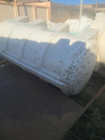 Bağ evi və bağ üçün hərşey: Plastik su çəni 2 ton. 165 manat. Bir balaca yamağı var - Material — 3