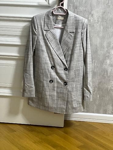 Kostym dəsti38 razmerdir,bir dəfə toy üçün istifade olunub,her hansı — 1