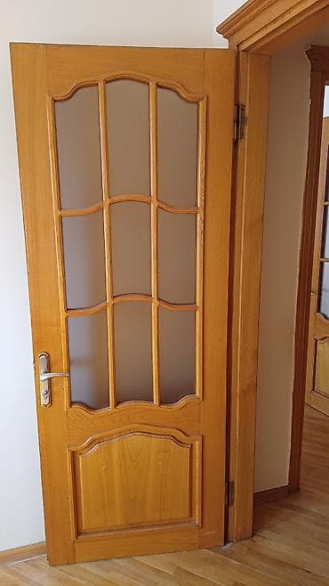Taxta interyer qapısı – şüşəli model - Material: təbii ağac (parlaq