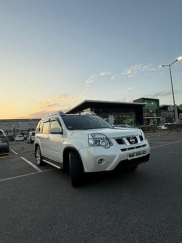 Nissan X-Trail: 2.5 l | 2011 il Krossover — 1