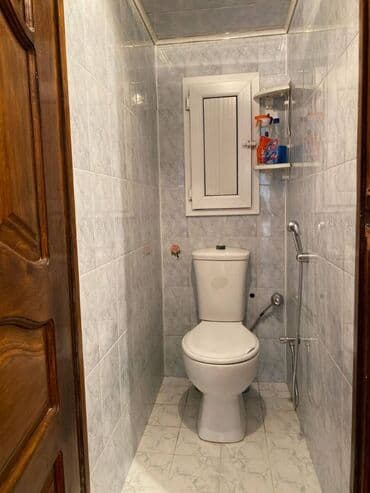 ipoteka ile satilan menziller: Bakı, Yeni Günəşli Massiv D, 3 otaqlı, Köhnə tikili, m. Xalqlar Dostluğu, 62 kv. m — 8