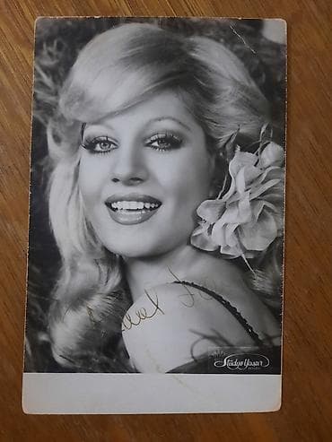 Emel Sayın imzalı foto — 1