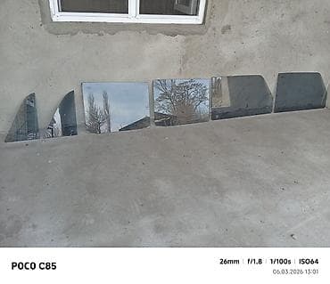 Avtomobil yan şüşələri dəsti - 6 ədəd yan şüşə: 2 ədəd ucbucaq