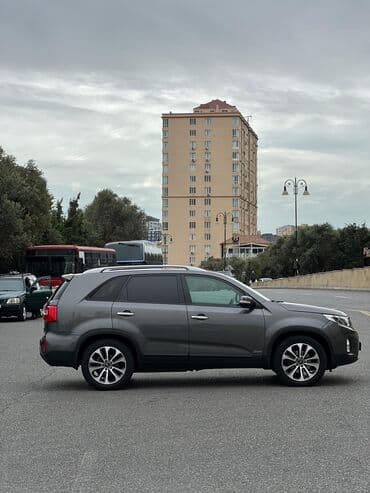 xacmazda ucuz avtomabiller: Kia Sorento şəhər və uzun məsafələr üçün rahat, geniş və funksional — 3