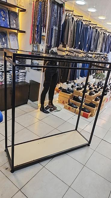 asılqan az: Metal mağaza asılqanı satılır.Yeni kimidir,çox az işlənib.Qiyməti — 2