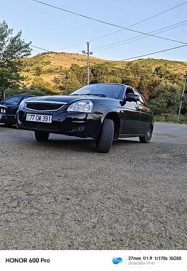 kompressor teh: Avtomobil: Qara rəngli sedan Xüsusiyyətlər: - Kuzov: 4 qapılı sedan — 5