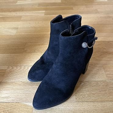 zamşa çəkmələr: Qara zamşa qadın botları - Model: qısa konçlu, yanlardan gizli — 2