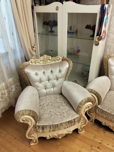 куханная мебель: Klassik üslubda qonaq otağı dəsti Tərkib: - 1 ədəd üçlü divan - 2 — 2