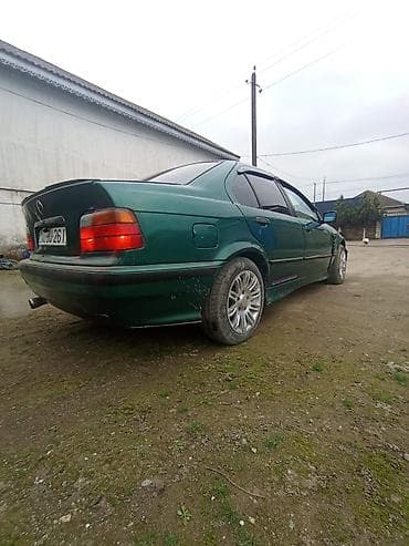 bmw x6 35i xdrive: BMW 3 series: 2 l | 1993 il Sedan — 2