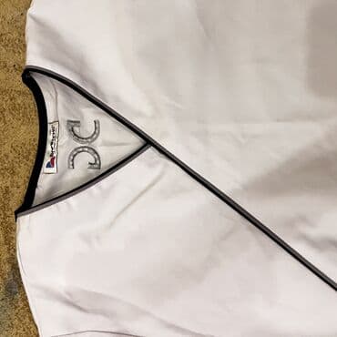 Tibbi avadanlıq: Razmer 38,az istifadə olunub vəziyyəti yaxşıdır.Xalqlar metrosuna — 2