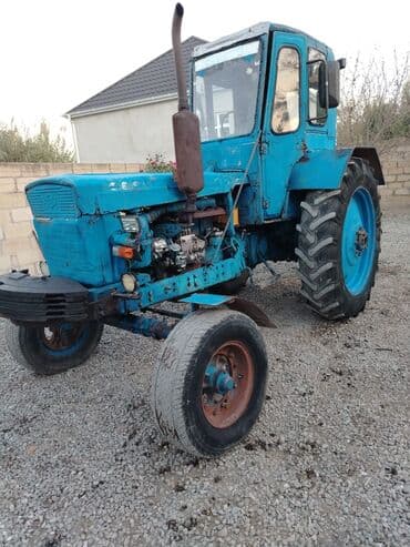 maz yuk masini: Mavi rəngli tək kabinəli təkərli kənd təsərrüfatı traktoru - Güclü — 6