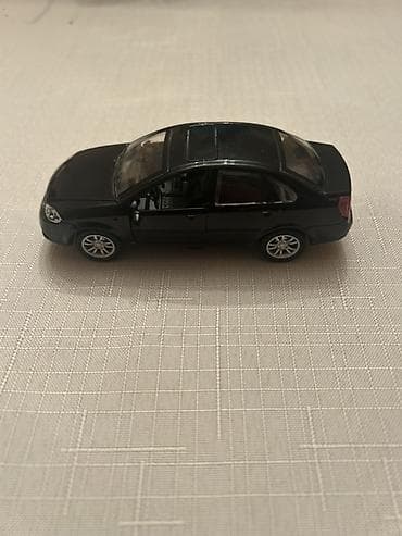 bugatti veyron qiymeti: Qara rəngli sedan tipli oyuncaq avtomobil maketi - Material: metal və — 3