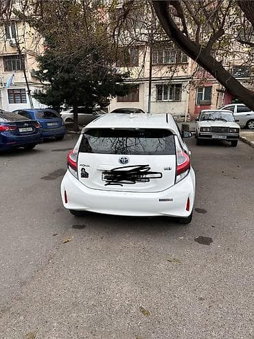 avto 444: Toyota Aqua: 1.5 l | 2018 il — 6