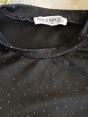 2023 paltar modelleri: NOA & NOA qısaqoll qadın köynəyi - Rəng: qara - Üzərində xırda — 2
