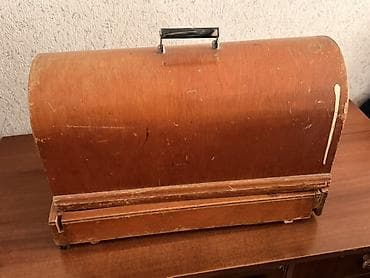Satılır qədimi vintage tikiş maşını. Köhnə model əl ilə işləyən tikiş