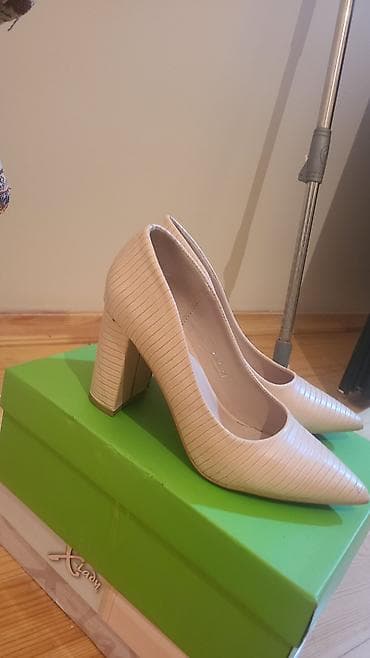 Qadın ayaqqabıları: Bej rəngli qadın tuflisi - Model: klassik, ucu sivri - Topuq: qalın — 2