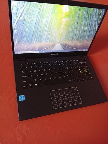 oyun kamputer: ASUS noutbuk 0553446813 whatsapp la elaqe saxlayin zehmet olmasa 1 ay — 1